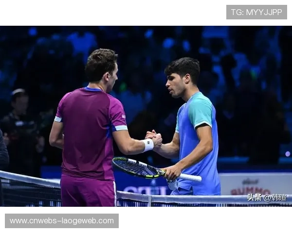 阿尔卡拉斯三盘逆转弗里茨，总决赛小组赛取两连胜